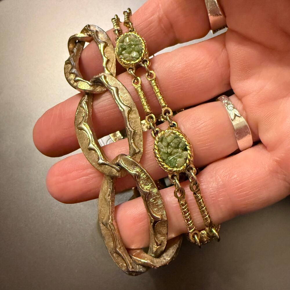 Pair of Vintage Gold Tone Bracelets Emmon & Unsigned - Picture 4 of 7